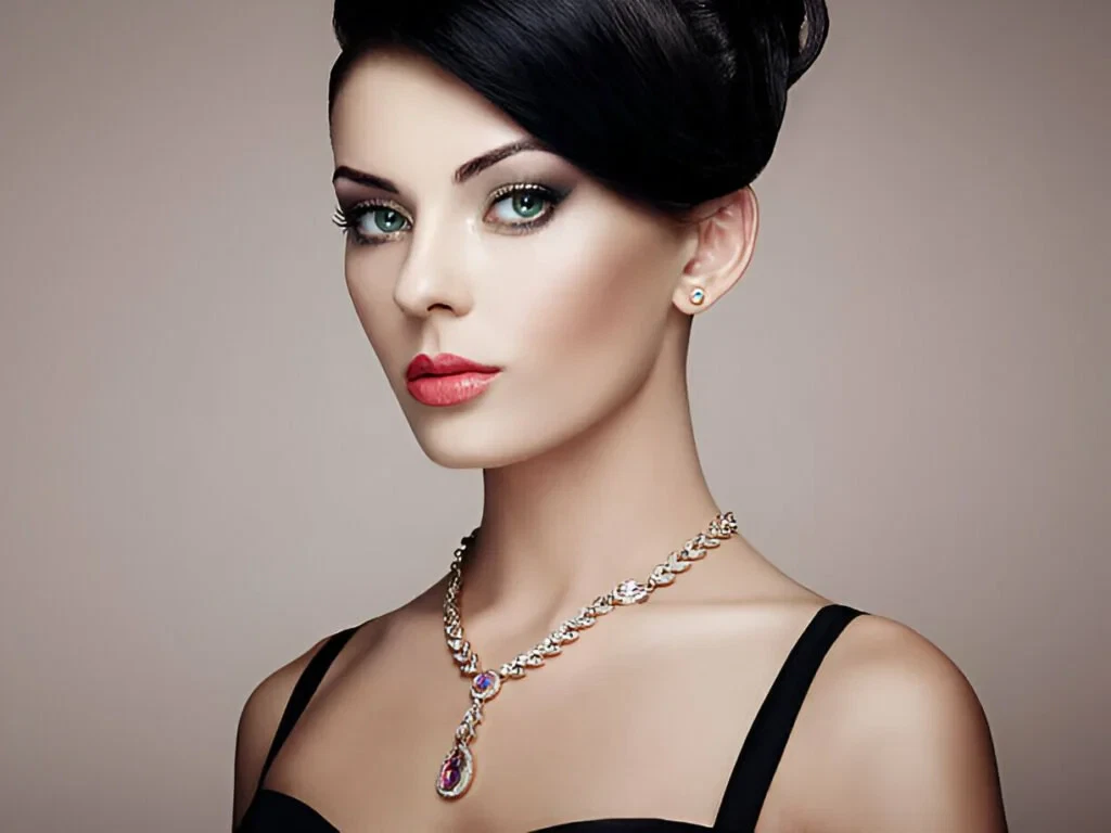 هل تبحث عن مجوهرات راقية تعكس ذوقك الفريد وتُخلد لحظاتك المميزة؟ لا تبحث أكثر من Damas Jewellery!