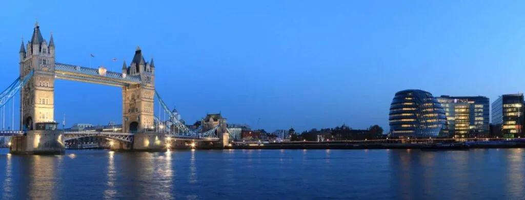 مزايا حجز رحلتك مع فلاي إن تجربة سفر سلسة ومريحة