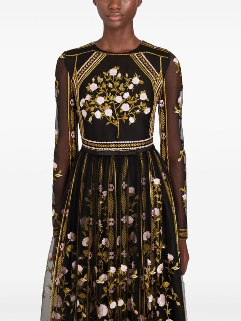 Giambattista Valli
embroidery detail tulle dress
