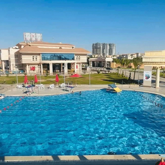 قضي داي يوز ممتع مع أسرتك شامل حمامات سباحة للأطفال والكبار في Paradise Pool, بداخل نادي مصر للتأمين بالسادس من أكتوبر!