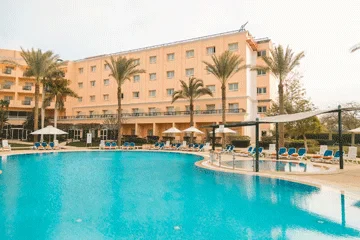 داي يوز راقي لفردين مع غرفة مزدوجة ووجبة الغداء للكبار والأطفال في فندق نوفوتيل، السادس من أكتوبر