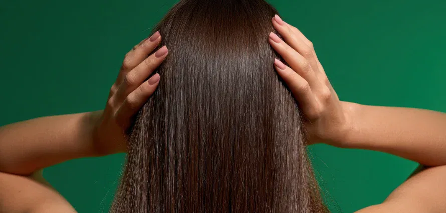 🌿 روتين العناية بالشعر: الدليل الشامل حسب نوع الشعر مع جدول عملي 2026