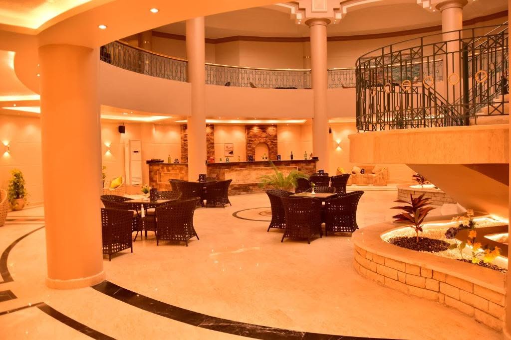 منتجع دايف إن (Dive Inn Resort)