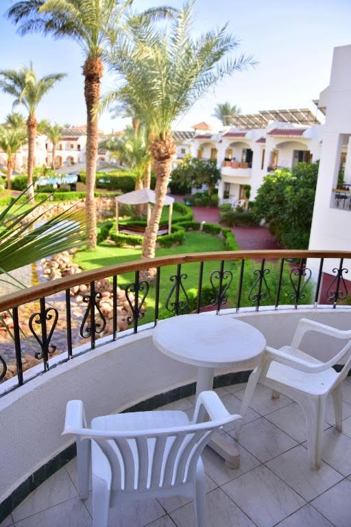 منتجع دايف إن (Dive Inn Resort)