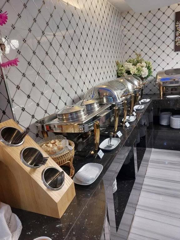 Top High Airport Link Hotel